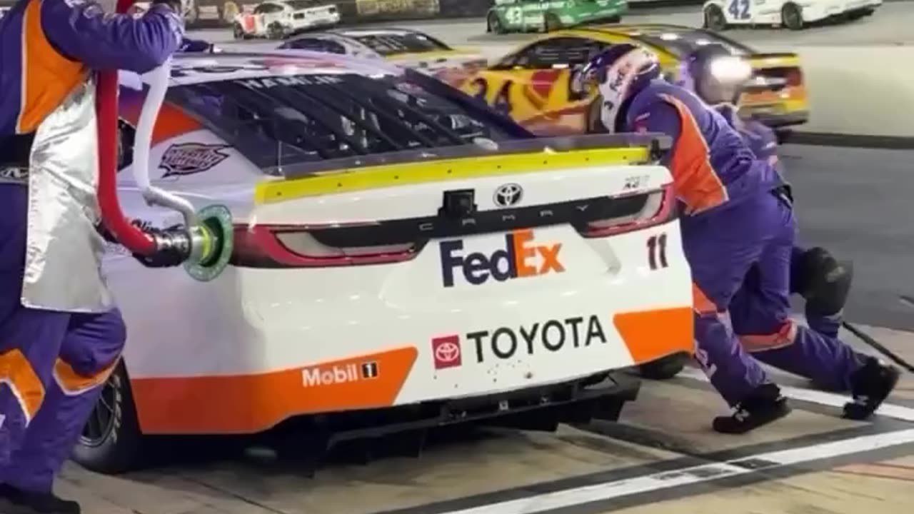 Nascar wheel change - like a PRO