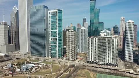 Stunning Millennium Park Lake + Skyline Views !