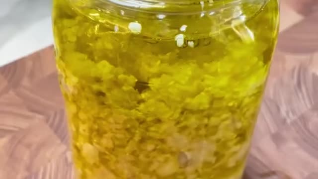 You need this garlicky oil in your life. SO good. Remember to refrigerate. #lowcarb #garlic
