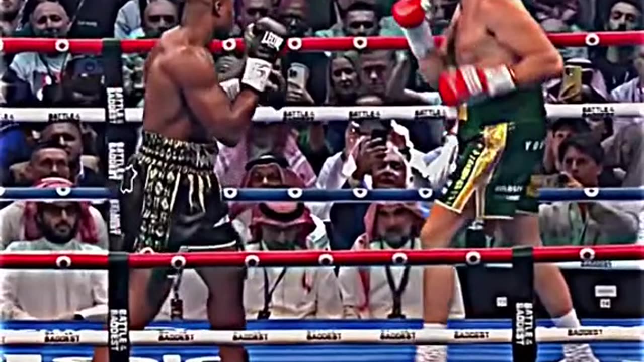 Francis Ngannou knock’s down Tyson Fury🤯