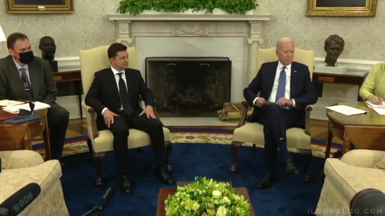 Joe Biden meets with the President of Ukraine...😂😂😂