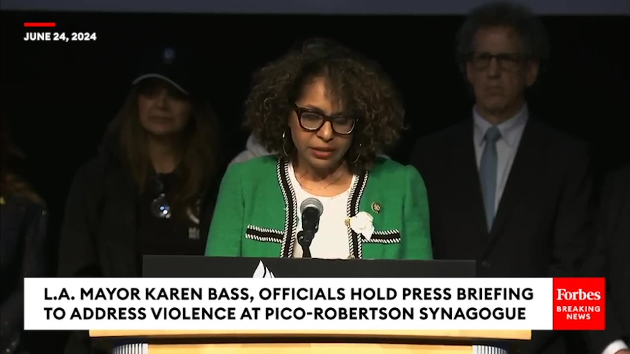 Los Angeles Mayor Karen Bass, Officials Decry Antisemitic Violence At Pico-Robertson Synagogue