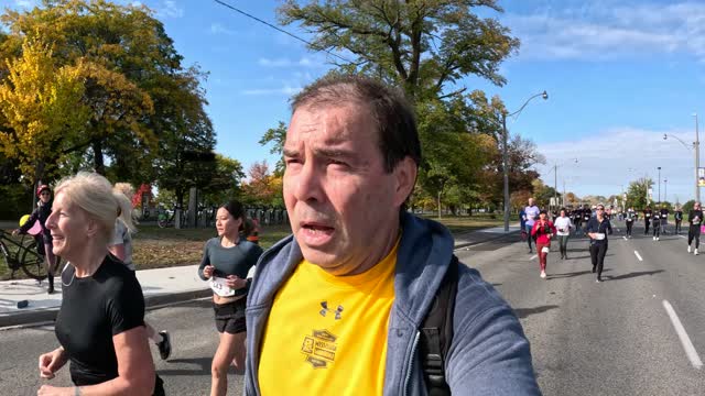 CORRIENDO UNA MEDIA MARATON (21.1 Kms.) A LOS 60 EL 16 DE OCTUBRE, 2022 (Video 8 de 11)