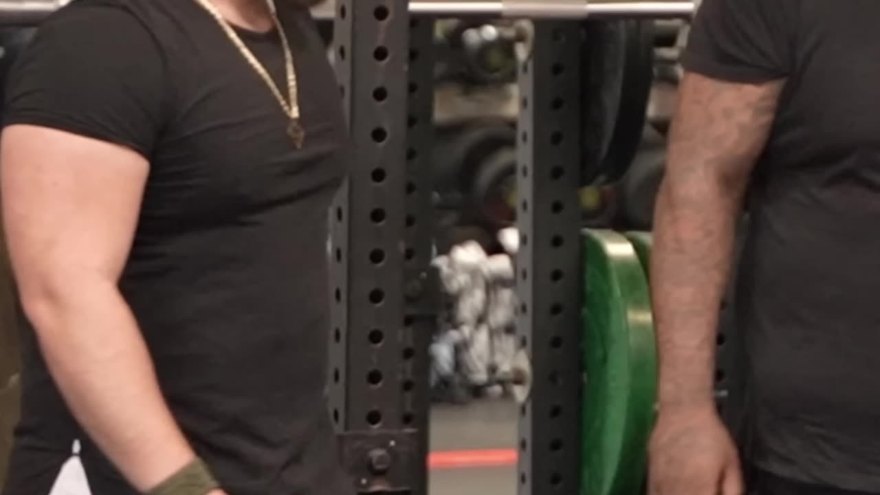 Insane Elite Powerlifter Pretend To be Old Man prank in Gym