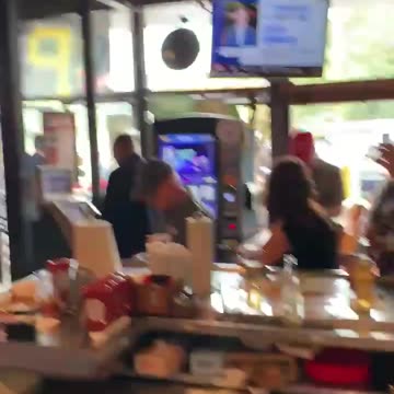 Primanti Bros restaurant in Pittsburgh, PA Refused to let JD Vance in to Greet his Supporters