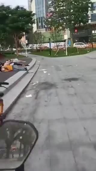 ΣΤΟ ΜΕΤΑΞΥ ΣΤΗΝ ΚΙΝΑ.