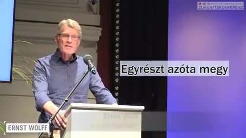 Ernst Wolff előadása a bécsi jövőkonferencián.