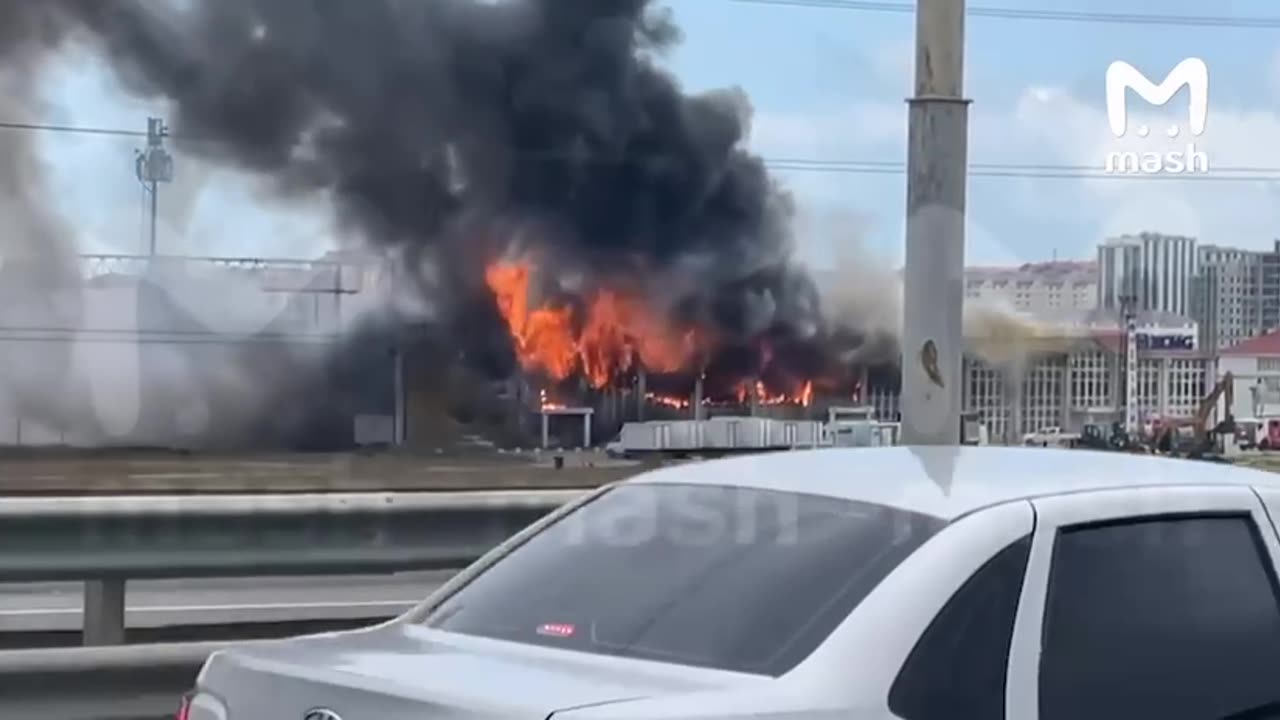 🔥 The trading base in Kaspiysk, Russia is on fire on an area of ​​700 square