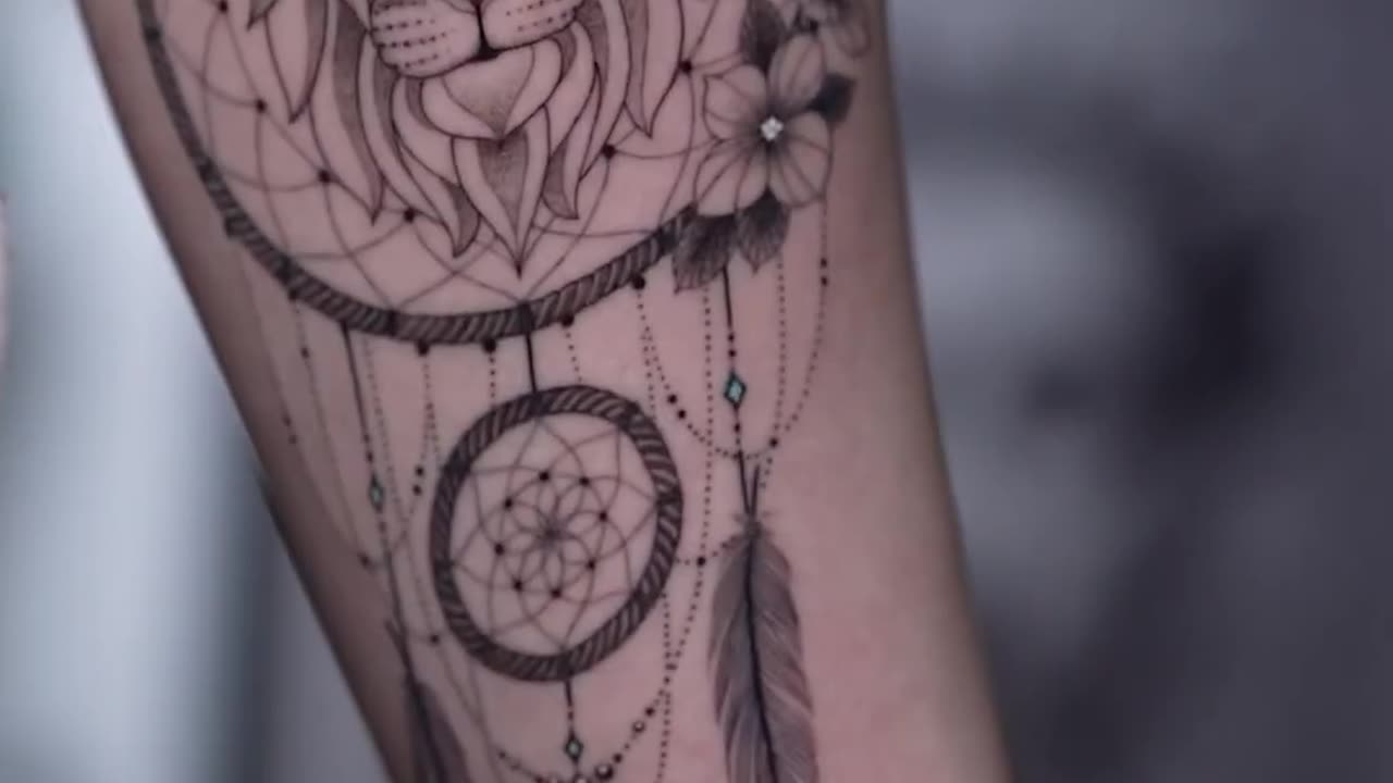 I did this Lion Dreamcatcher in 5 hours 💭 🦁 what do you think?