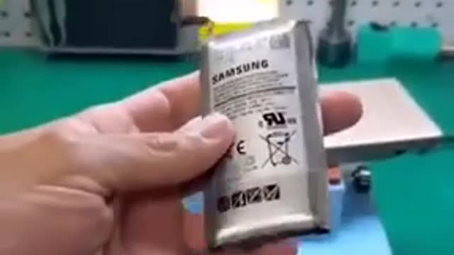 What’s inside a cell phone battery?