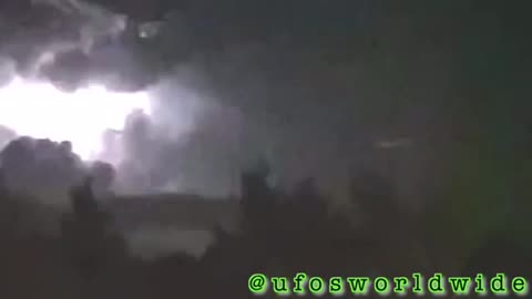 COLUMBIA MISSOURI IN AN ELECTRIC STORM UFO CHARIOTS OF GOD ANGELS APPEAR🕎Psalms 103:20 “Angels”