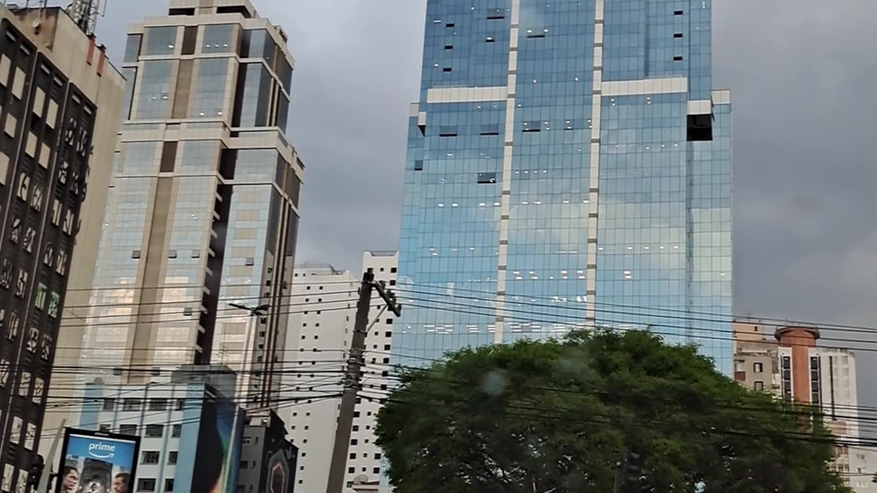 Avenida Cruzeiro do Sul em São Paulo - Se Sentindo Norte Americano