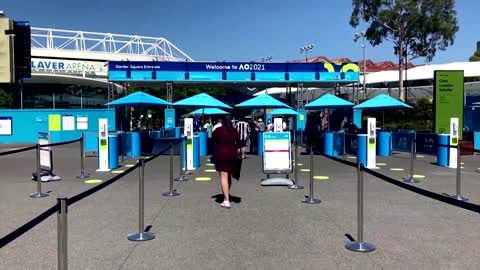 Spectators back at Australian Open after lockdown