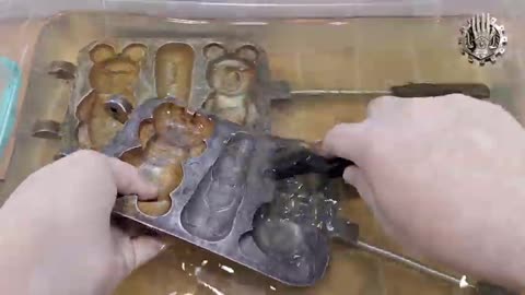 Restoration of the USSR "Barney Bear" baking dish.