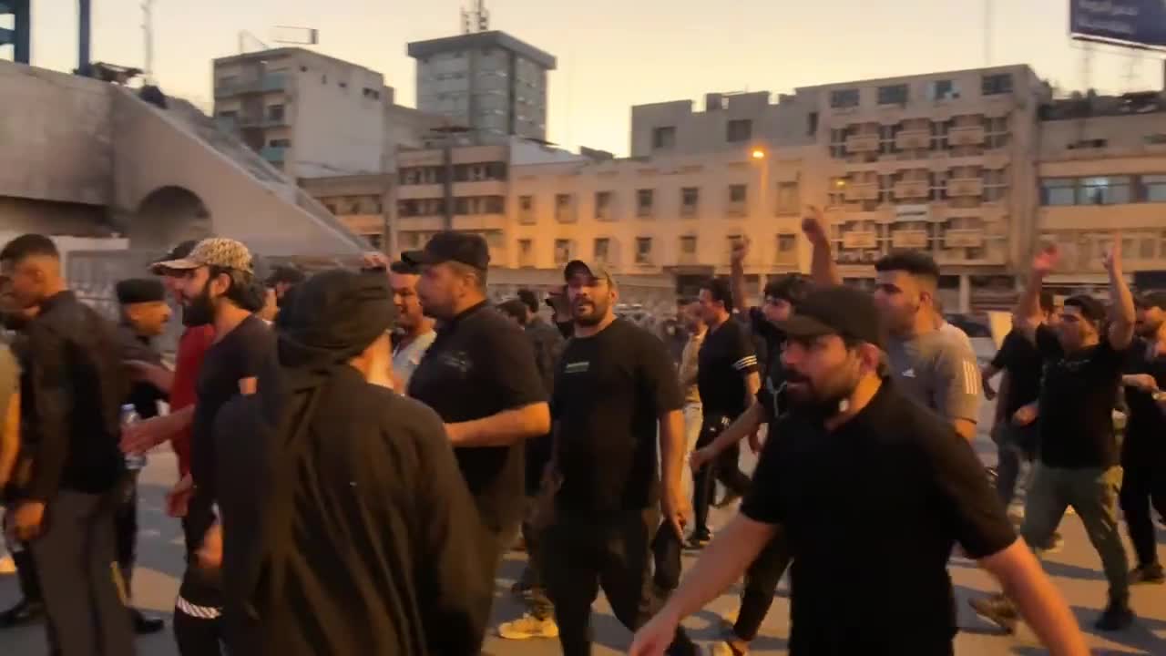 Large numbers of Sadrists still flock to the Green Zone in Baghdad