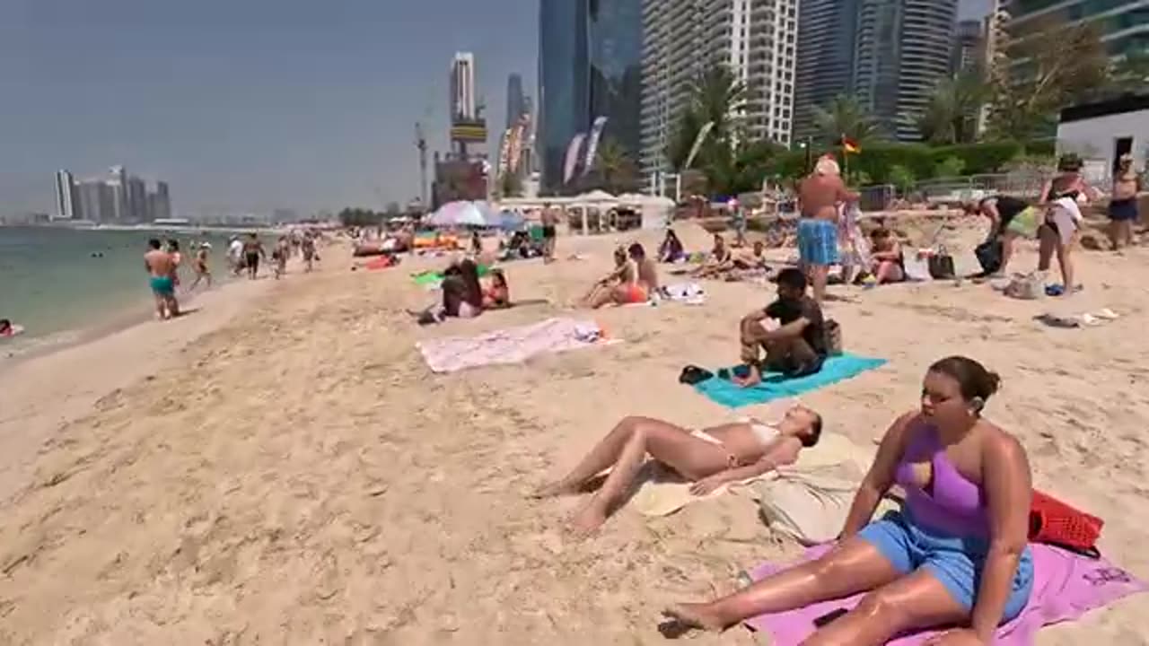 🇦🇪 Dubai Marina Beach A Sunny Day at #Dubai #Dubaibeach