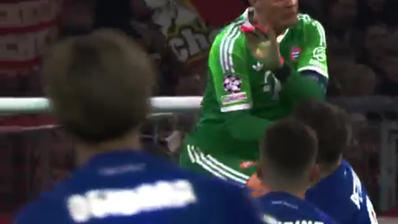 Manuel Neuer injures himself by going 'full Zlatan Ibrahimovic' in Champions League