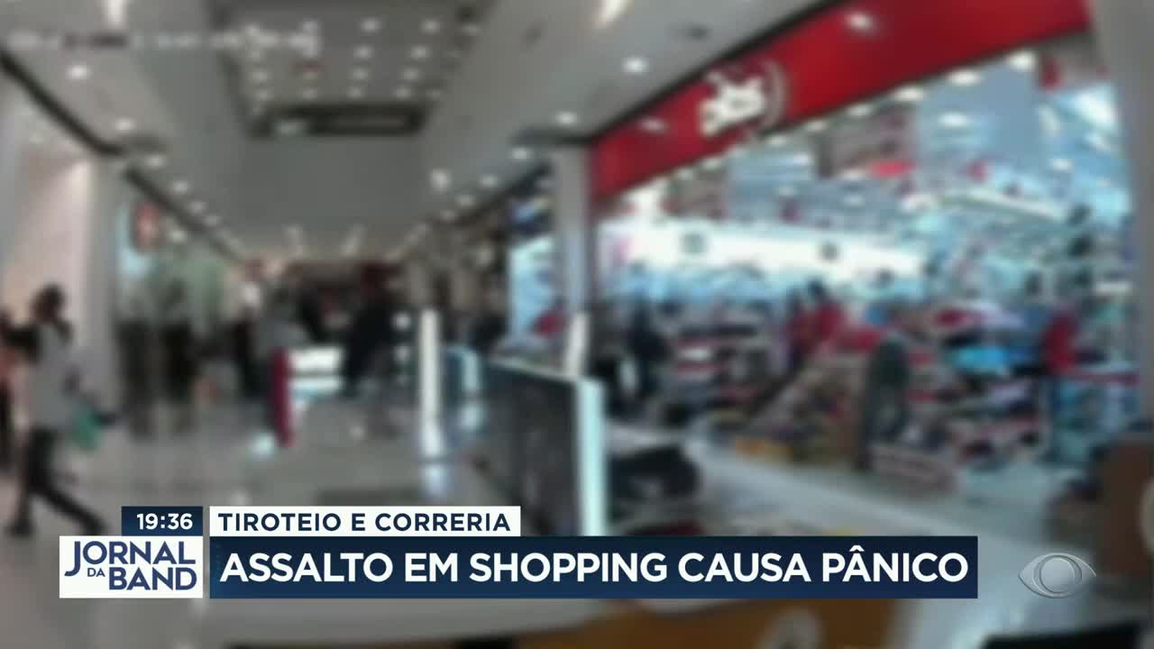 Correria, tiroteio e arrastão durante um assalto num shopping em São Paulo