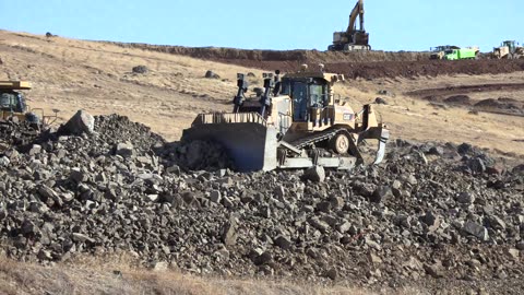 CAT D9T Large Track Off Highway Bulldozer