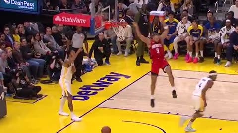 NBA - Beautiful behind-the-back pass on the break... Sengun finds Brooks for the slam! 💪