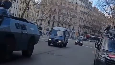 Εβγαλαν στρατο στους δρομους του παρισιου προτου φτασει το κονβοι