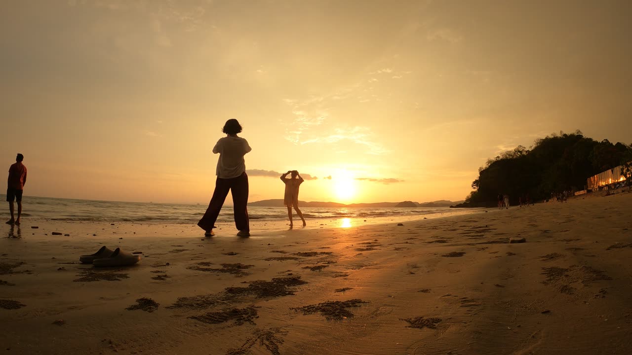 Mesmerizing Sunset Time-Lapse - Nature's Beauty Unveiled