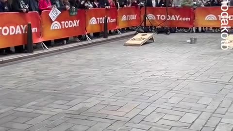 o: 'And she's in heels!' Today legend Hoda Kotb sends the crowd wild