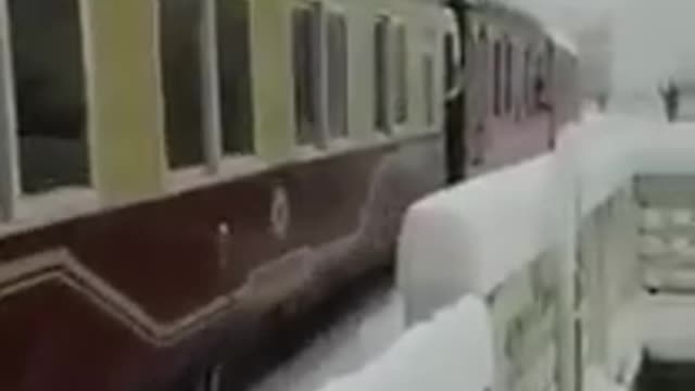 Heavy snowfall kalka shimla Toy Train journey