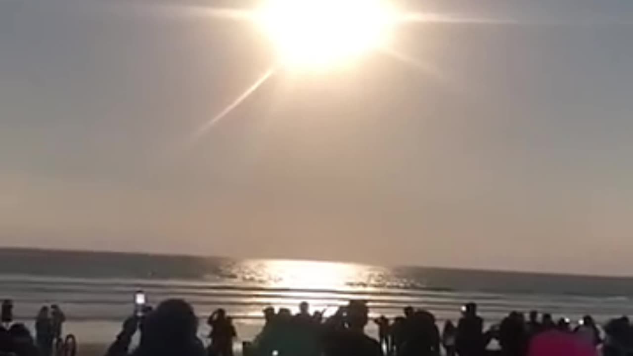 सूर्य ग्रहण दिन में अंधेरा छा गया। Solar Eclipse! Surya Grahan Live Video