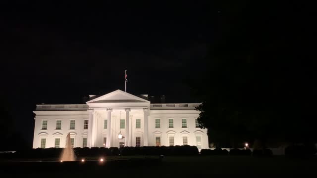 Washington DC LIVE White House Lights Turn Off at 11 pm Every Night WHY?