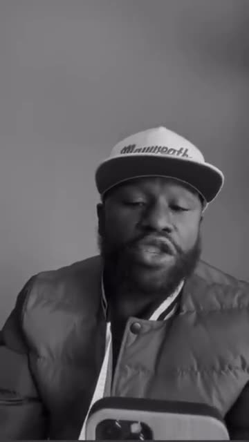 Floyd Mayweather backs Kyrie Irving.