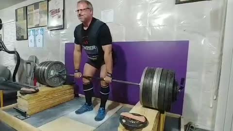 1005 lb 12 inch block pull attempt