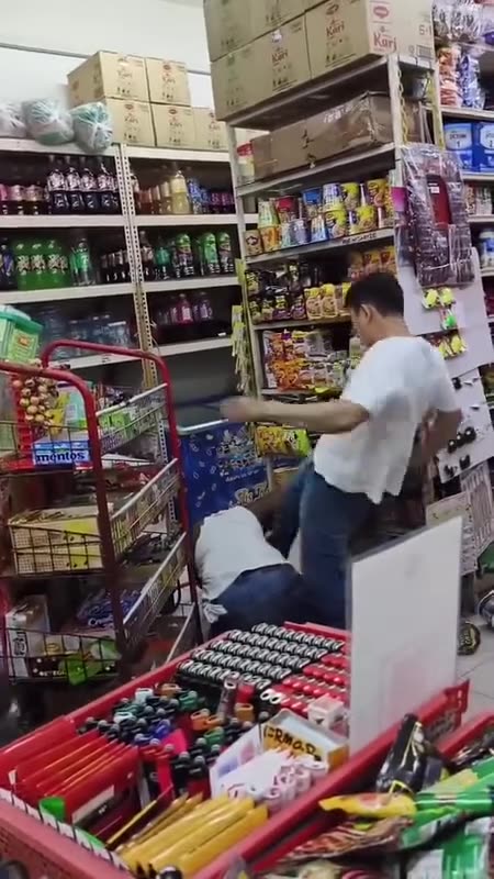 Asian kicking the shit out of a jogger who tried to rob his store