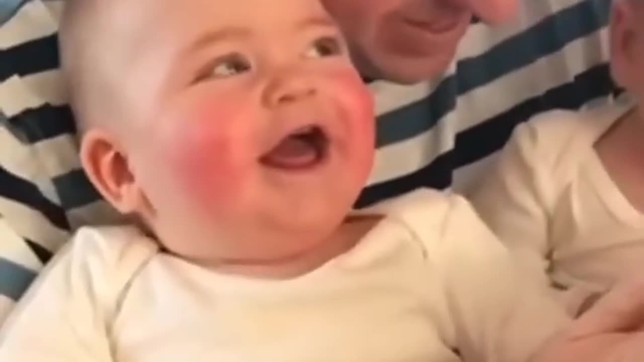 Funny baby laughing😂💯 finnest laugh ever😂😂😂