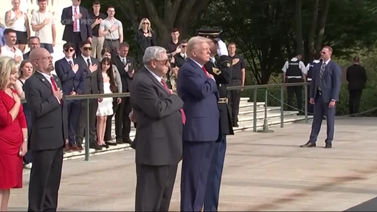 Trump visits Arlington Cemetery on 3rd anniversary of Afghanistan attack