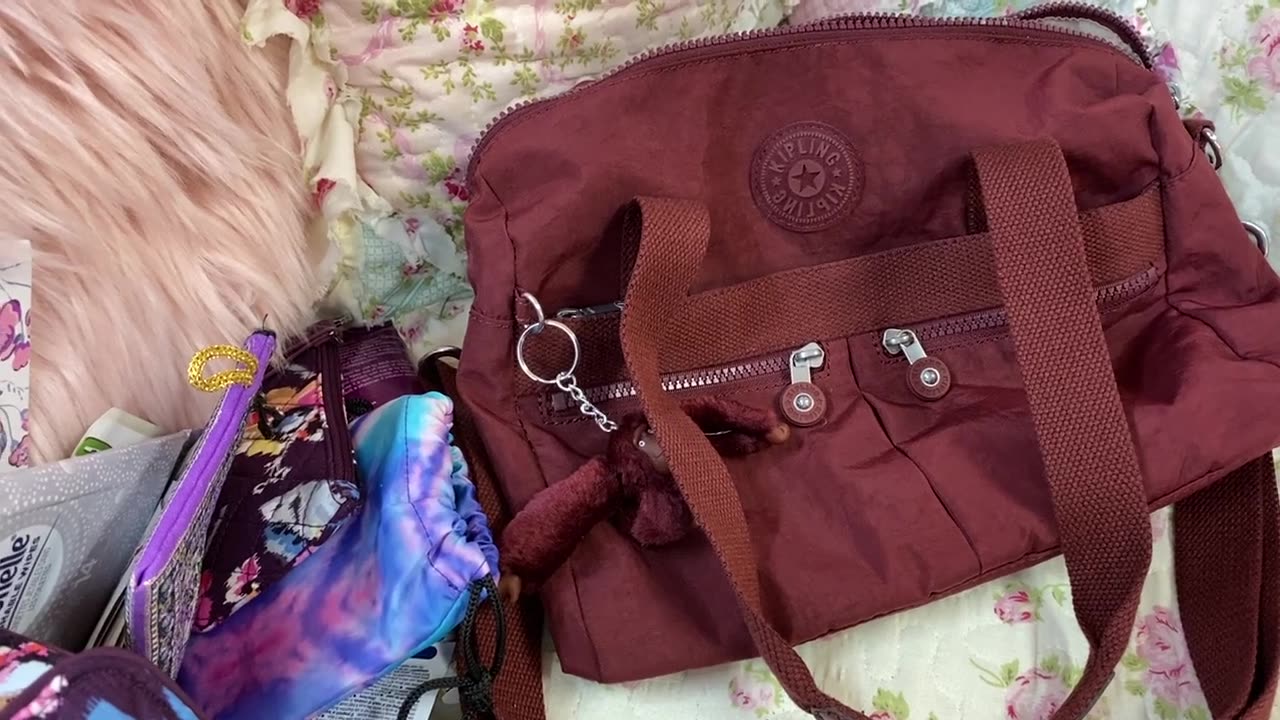 What's in my Kipling Klara Bag in Maroon.