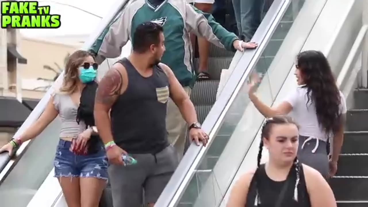 THE BEST ESCALATOR PRANKS!! *COUPLES REACTIONS*