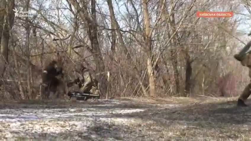Ukrainian Combatants with noteable weapons in #Kyiv Oblast.