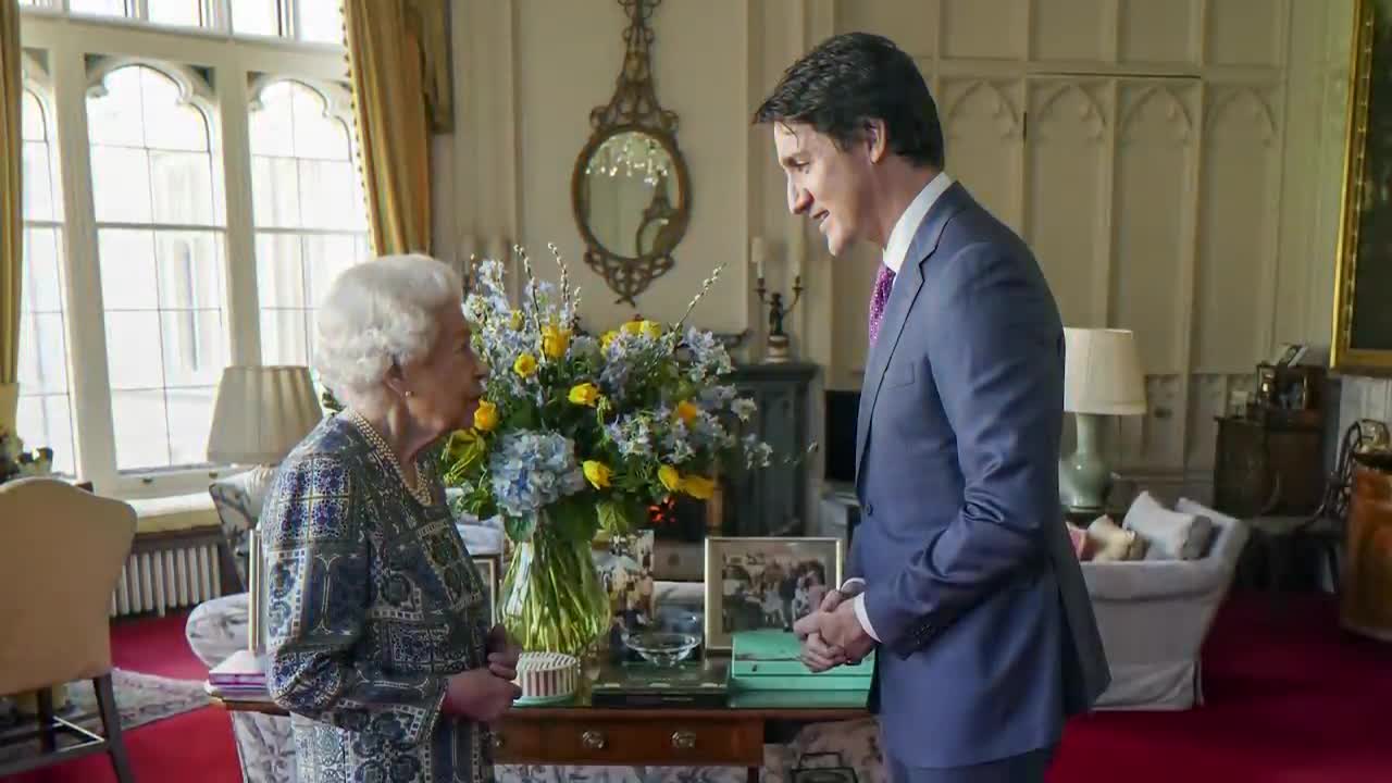 Queen's subtle nod to Ukraine as she welcomes Justin Trudeau for in-person meeti