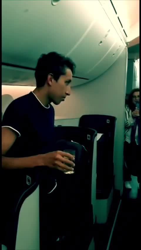 A 42.000 pies de altura el campeón Egan Bernal recibe conmovedor homenaje