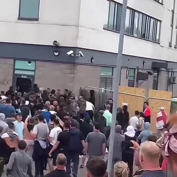 NOW - Migrant hotel besieged and stormed in Rotherham, England