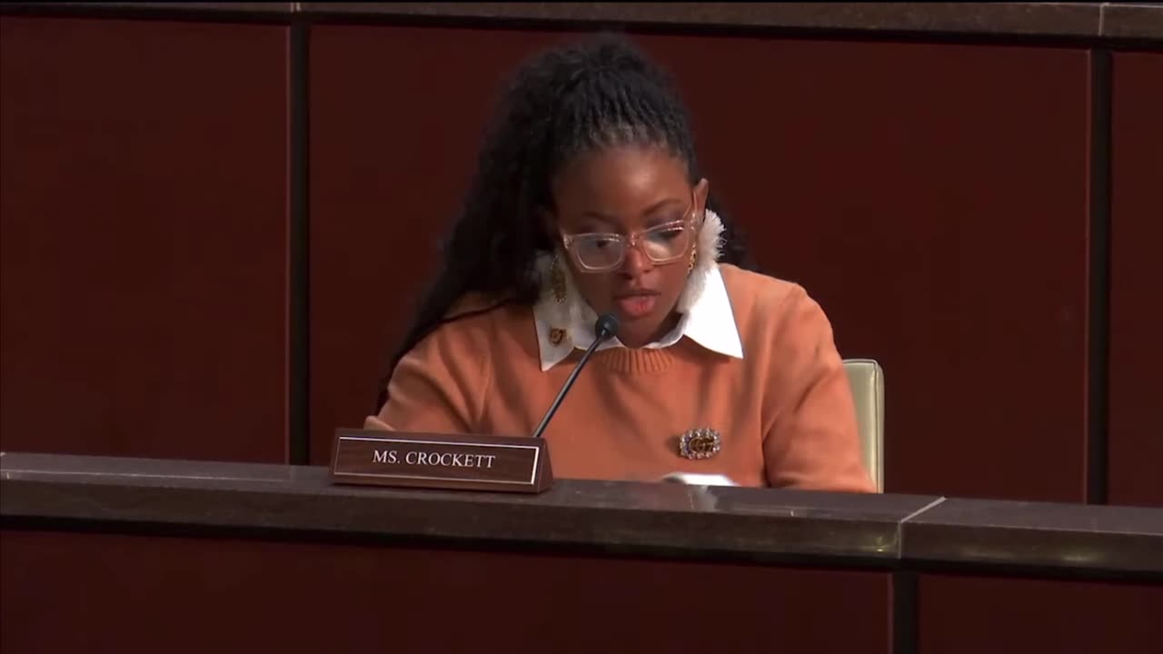 Jasmine Crockett confronts postmaster on DOGE cuts