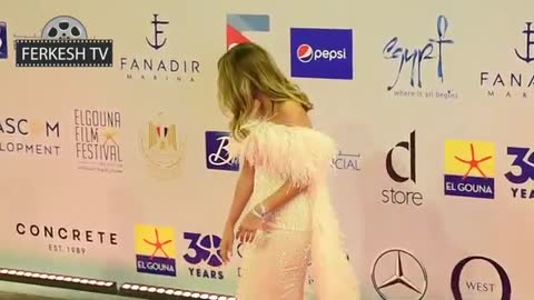 شاهد اطلالة امينة خليل فى افتتاح مهرجان الجونة السينمائى