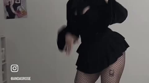 🥵 scary dance