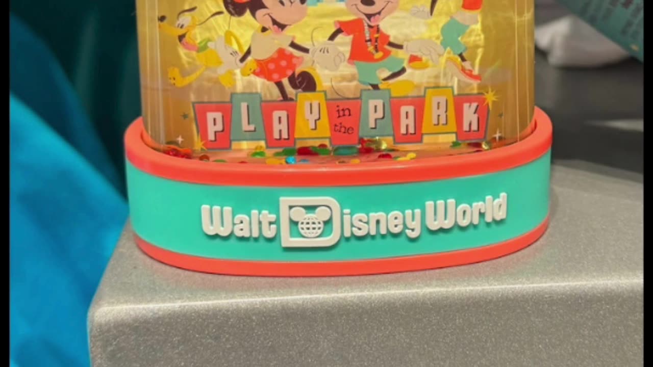 Walt Disney World Mickey and Minnie Mouse Play in the Park Plastic Snowglobe #shorts