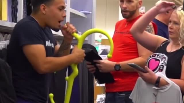Singing Prank - Muyanyo.com
