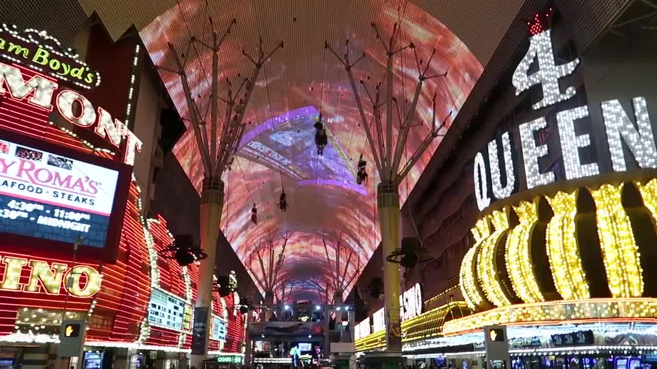 DOWNTOWN LAS VEGAS | The Fremont Street Experience!!!