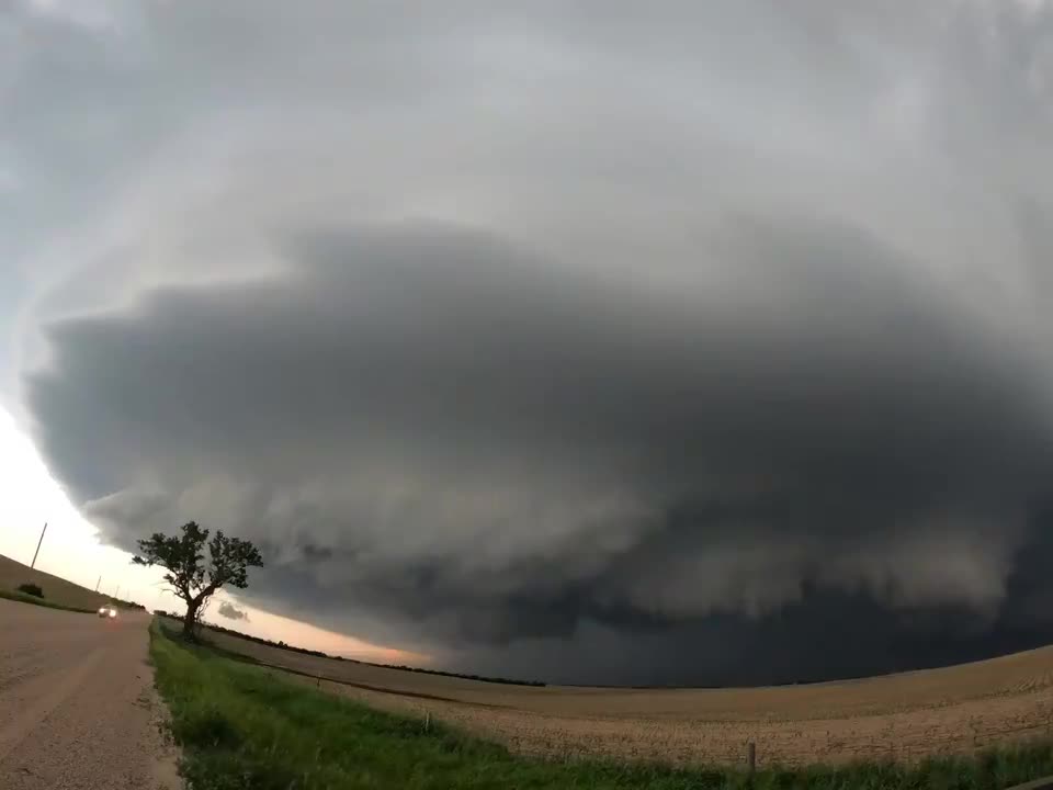 Time lapse captures incredible Supercell rolling out of Arnold, Nebraska