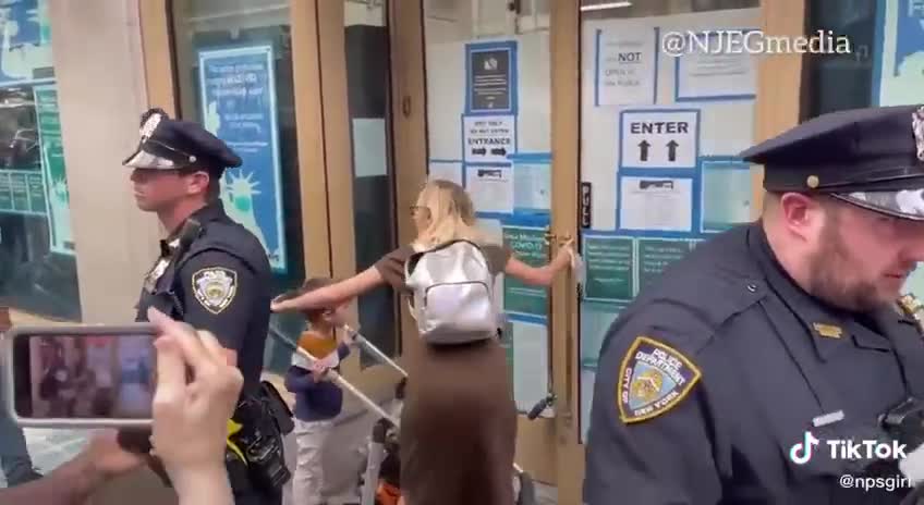 Protest outside a vaccine site where 6 month to 5 year old children are being jabbed in NYC 🧐