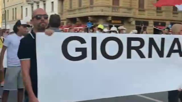 VERONA, 21 AGOSTO 2021, PROTESTE IN PIAZZA CONTRO LA DITTATURA!